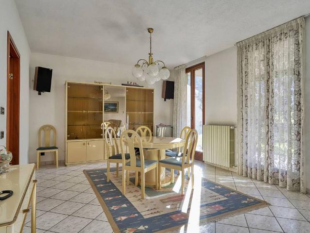 Villa Indipendente in vendita a Comunità Montana del Piambello, Lavena Ponte Tresa