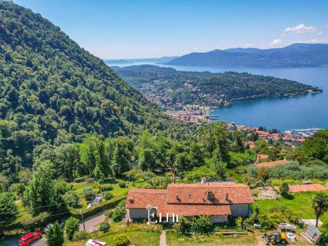 Villa Indipendente in vendita a Comunità Montana Valli del Verbano, Laveno Mombello