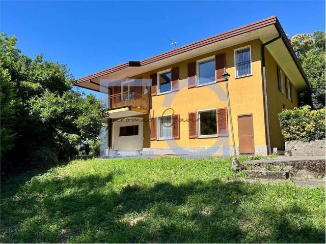 Villa Indipendente in vendita a Comunità Montana Valli del Verbano, Capodisotto