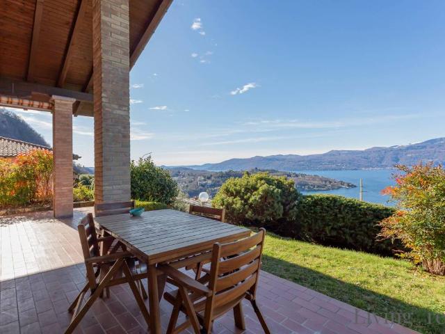 Villa Indipendente in vendita a Comunità Montana Valli del Verbano, Laveno Mombello