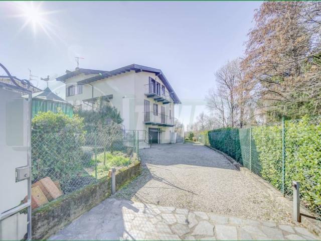 Villa Indipendente in vendita a Comunità Montana Valli del Verbano, Cerro