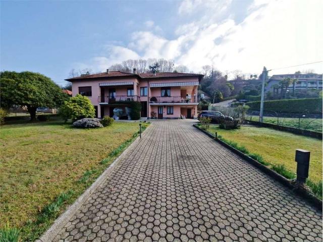 Villa Indipendente in vendita a Comunità Montana Valli del Verbano, Cerro