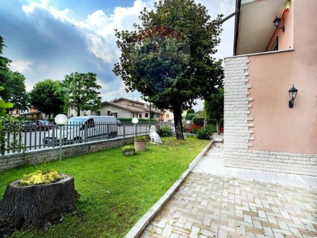 Villa Indipendente in vendita a Lazise, Veneto