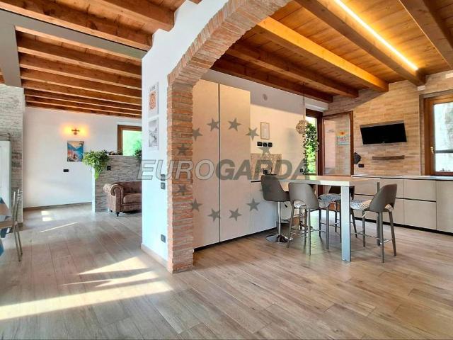 Villa Indipendente in vendita a Lazise, Veneto