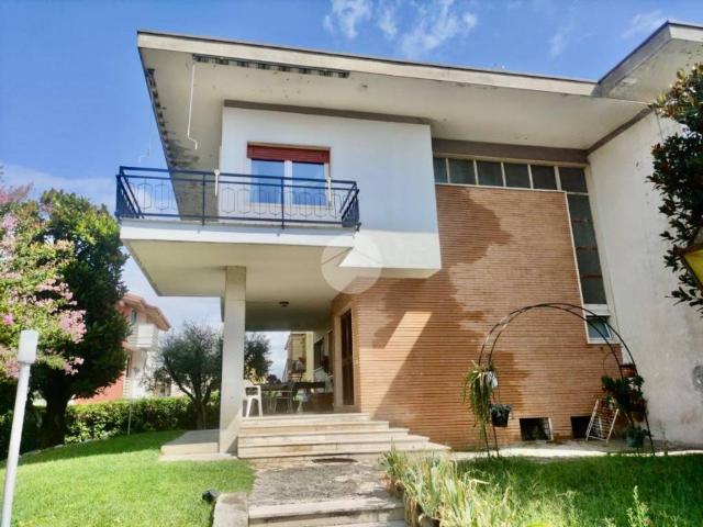 Villa Indipendente in vendita a Lazise, Veneto