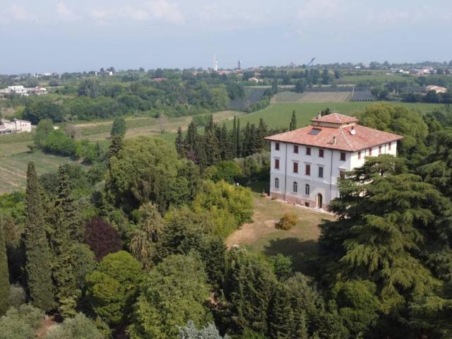 Villa Indipendente in vendita a Lazise, Veneto