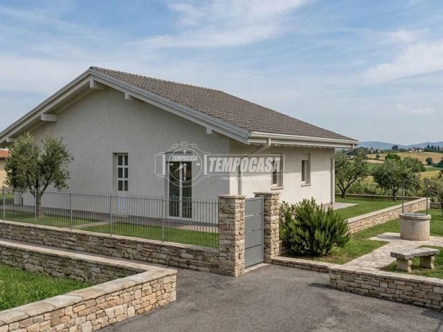 Villa Indipendente in vendita a Lazzate, Lombardia
