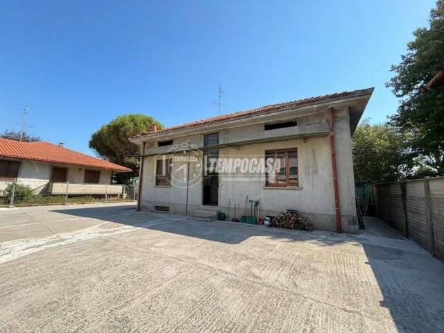 Villa Indipendente in vendita a Lazzate, Lombardia