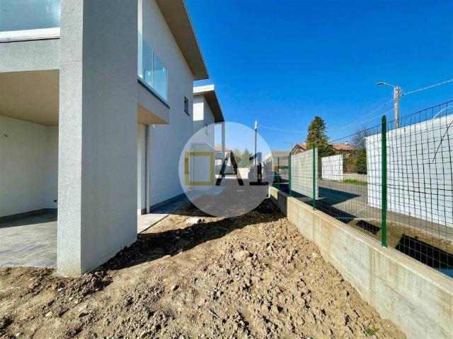 Villa Indipendente in vendita a Lazzate, Lombardia