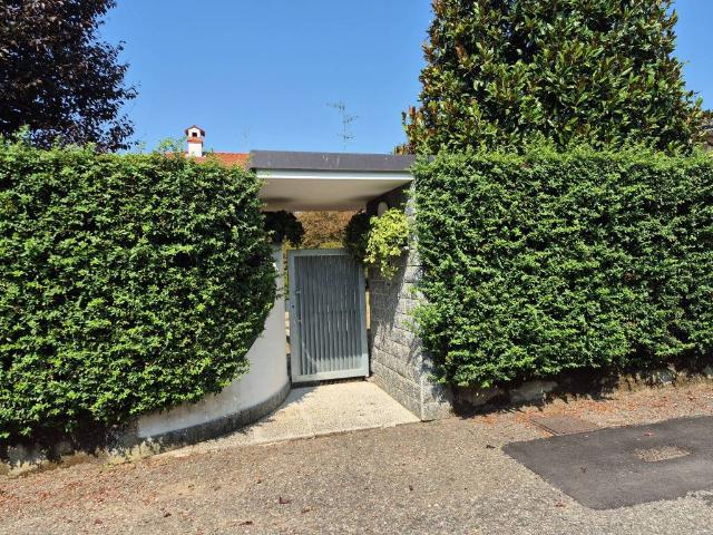 Villa Indipendente in vendita a Lazzate, Lombardia