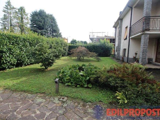 Villa Indipendente in vendita a Lazzate, Lombardia