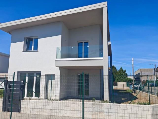 Villa Indipendente in vendita a Lazzate, Lombardia