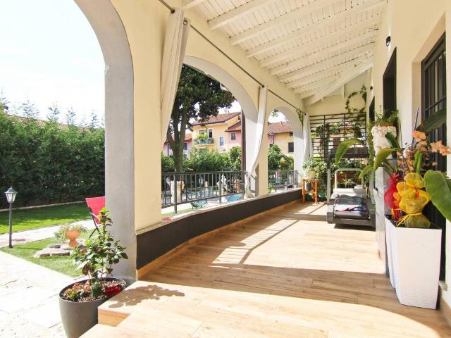 Villa Indipendente in vendita a Lazzate, Lombardia