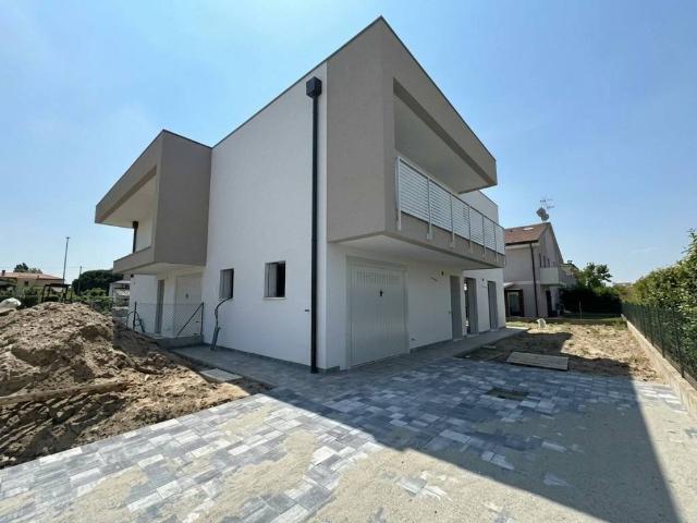 Villa Indipendente in vendita a Lazzate, Lombardia