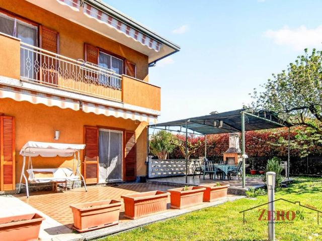 Villa Indipendente in vendita a Lazzate, Lombardia