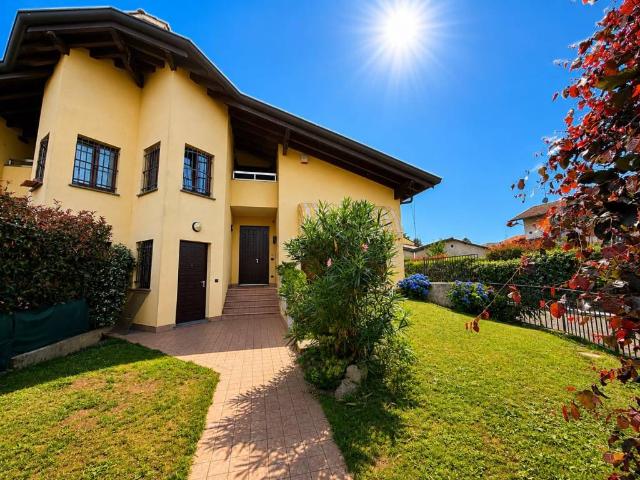Villa Indipendente in vendita a Lazzate, Lombardia