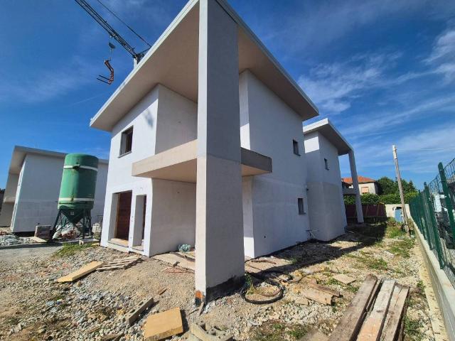 Villa Indipendente in vendita a Lazzate, Lombardia