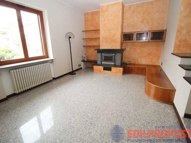 Villa Indipendente in vendita a Lazzate, Lombardia