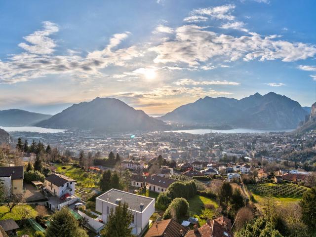 Villa Indipendente in vendita a Malnago, Lecco