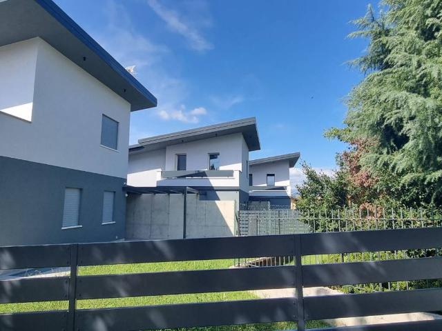 Villa Indipendente in vendita a Pescarenico, Lecco
