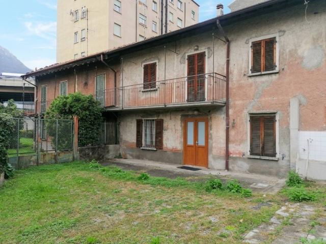 Villa Indipendente in vendita a Pescarenico, Lecco