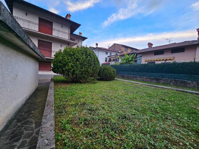 Villa Indipendente in vendita a Leffe, Lombardia