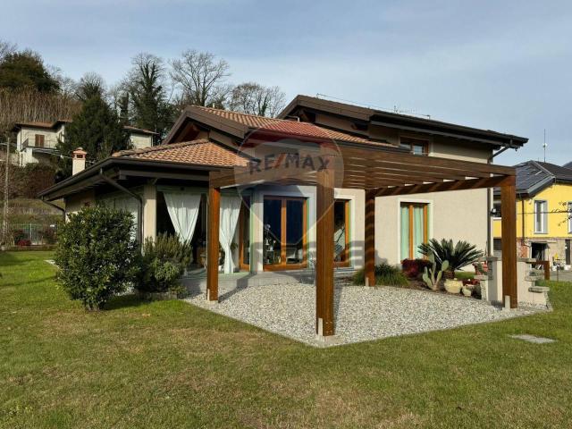 Villa Indipendente in vendita a Unione dei comuni del Medio Verbano, Leggiuno