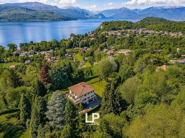 Villa Indipendente in vendita a Unione dei comuni del Medio Verbano, Leggiuno