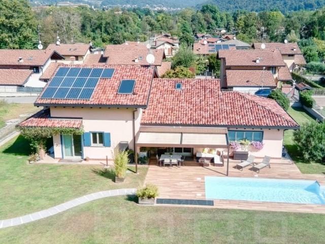Villa Indipendente in vendita a Unione dei comuni del Medio Verbano, Leggiuno