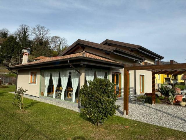 Villa Indipendente in vendita a Unione dei comuni del Medio Verbano, Leggiuno
