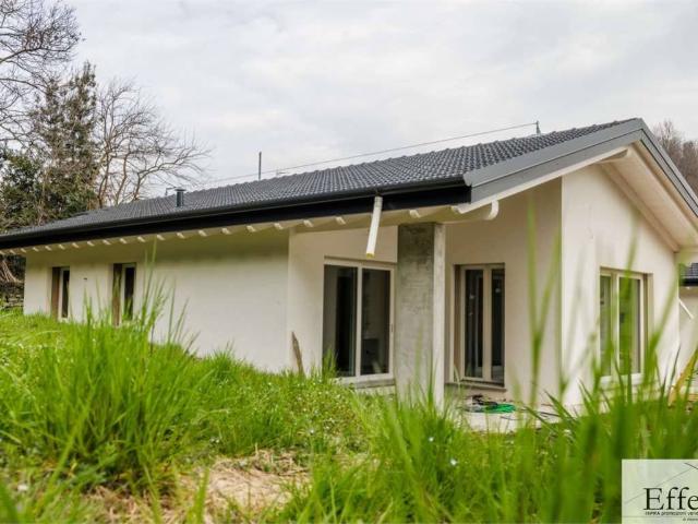 Villa Indipendente in vendita a Unione dei comuni del Medio Verbano, Leggiuno