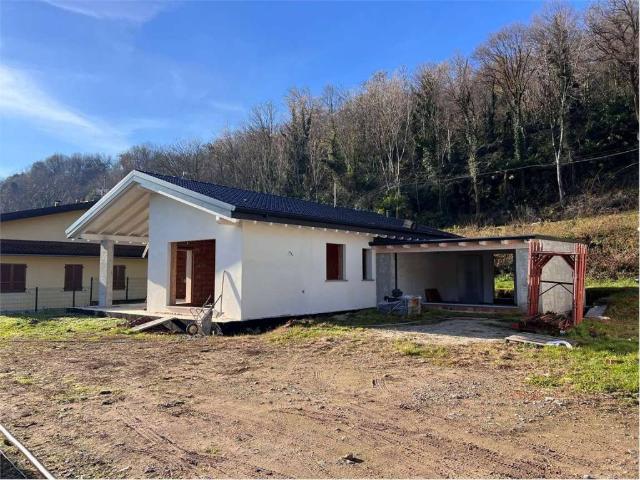 Villa Indipendente in vendita a Arolo, Leggiuno