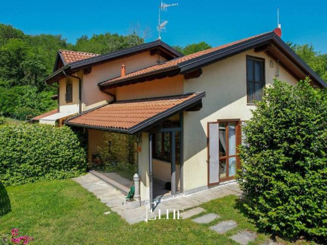 Villa Indipendente in vendita a Unione dei comuni del Medio Verbano, Leggiuno