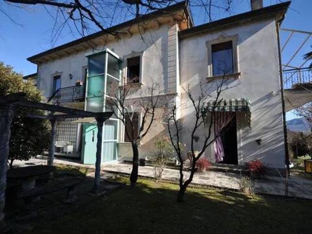 Villa Indipendente in vendita a Unione dei comuni del Medio Verbano, Leggiuno