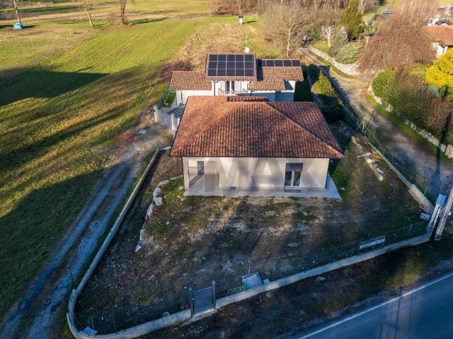 Villa Indipendente in vendita a Unione dei comuni del Medio Verbano, Leggiuno