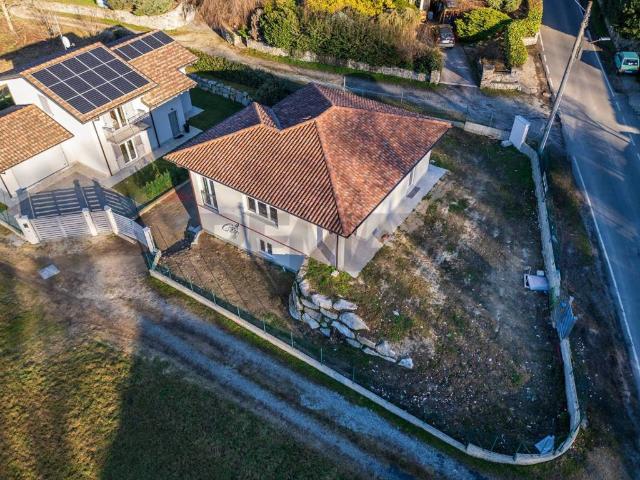 Villa Indipendente in vendita a Unione dei comuni del Medio Verbano, Leggiuno