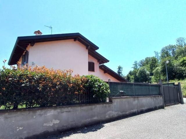 Villa Indipendente in vendita a Unione dei comuni del Medio Verbano, Leggiuno