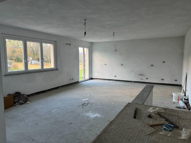 Villa Indipendente in vendita a Unione dei comuni del Medio Verbano, Leggiuno