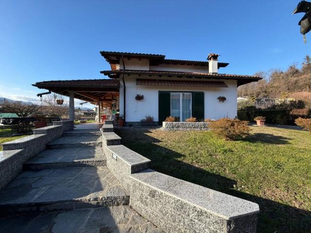 Villa Indipendente in vendita a Unione dei comuni del Medio Verbano, Leggiuno