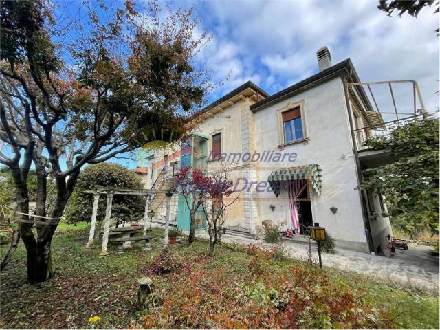 Villa Indipendente in vendita a Unione dei comuni del Medio Verbano, Leggiuno