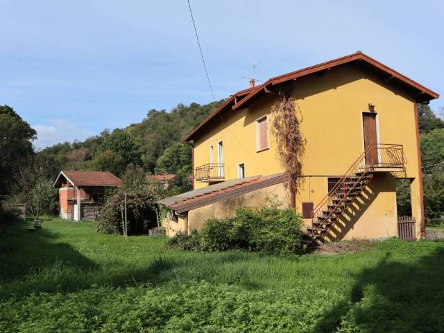 Villa Indipendente in vendita a Unione dei comuni del Medio Verbano, Leggiuno