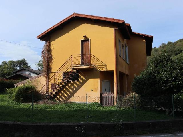 Villa Indipendente in vendita a Unione dei comuni del Medio Verbano, Leggiuno