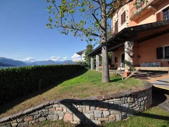 Villa Indipendente in vendita a Unione dei comuni del Medio Verbano, Leggiuno