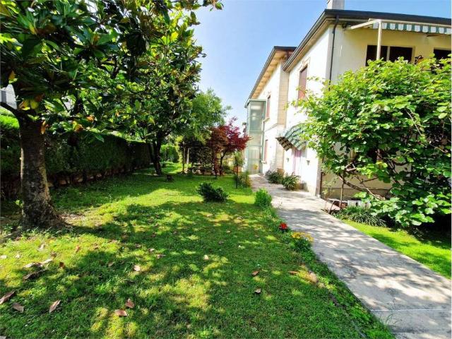 Villa Indipendente in vendita a Unione dei comuni del Medio Verbano, Leggiuno