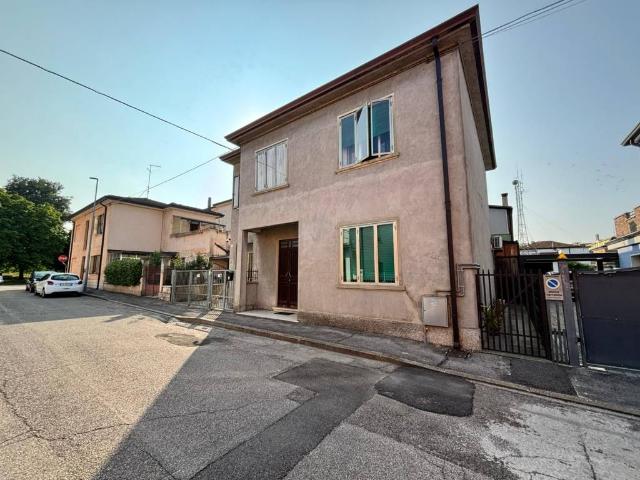 Villa Indipendente in vendita a Legnago, Veneto