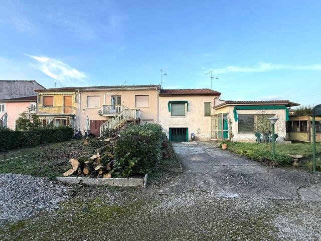 Villa Indipendente in vendita a Legnago, Veneto