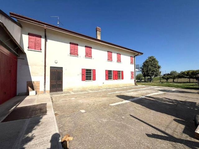 Villa Indipendente in vendita a Legnago, Veneto