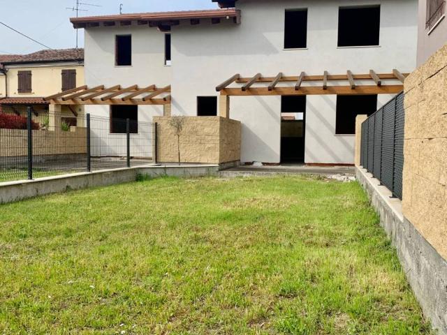 Villa Indipendente in vendita a Legnago, Veneto