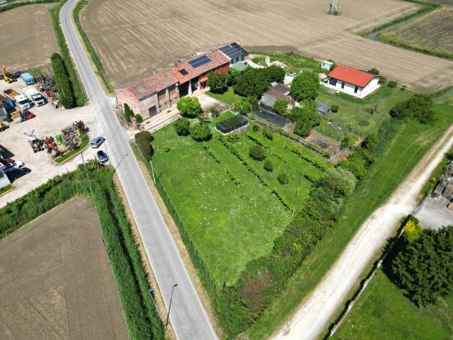 Villa Indipendente in vendita a Legnago, Veneto
