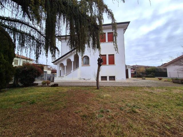 Villa Indipendente in vendita a Legnago, Veneto
